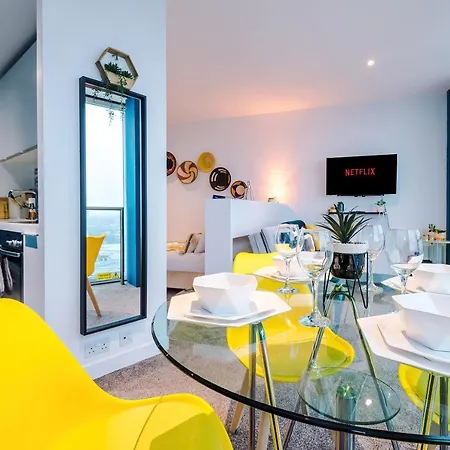 Luxury Right In The Centre! Incredible Panoramic Views! Ideal For Professionals Staying In Birmingham! Perfect For Long Stays! Apartment