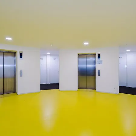 Luxury Right In The Centre! Incredible Panoramic Views! Ideal For Professionals Staying In Birmingham! Perfect For Long Stays!