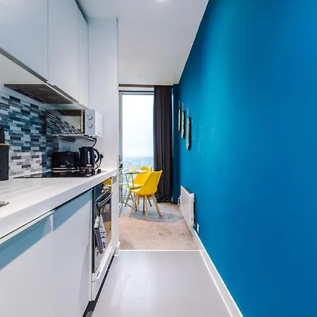 Luxury Right In The Centre! Incredible Panoramic Views! Ideal For Professionals Staying In Birmingham! Perfect For Long Stays! Apartment