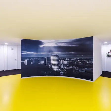 Apartment Luxury Right In The Centre! Incredible Panoramic Views! Ideal For Professionals Staying In Birmingham! Perfect For Long Stays! Birmingham