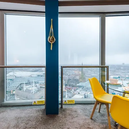 Luxury Right In The Centre! Incredible Panoramic Views! Ideal For Professionals Staying In Birmingham! Perfect For Long Stays! * Birmingham