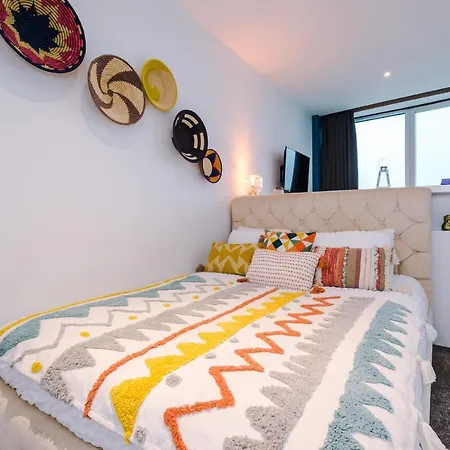 Luxury Right In The Centre! Incredible Panoramic Views! Ideal For Professionals Staying In Birmingham! Perfect For Long Stays! * Birmingham