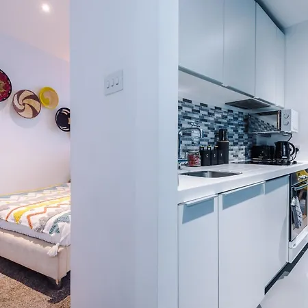 Luxury Right In The Centre! Incredible Panoramic Views! Ideal For Professionals Staying In Birmingham! Perfect For Long Stays! *