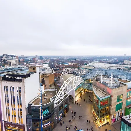 Luxury Right In The Centre! Incredible Panoramic Views! Ideal For Professionals Staying In Birmingham! Perfect For Long Stays!