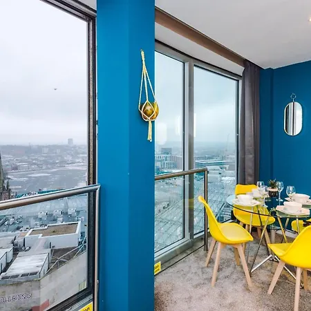 Luxury Right In The Centre! Incredible Panoramic Views! Ideal For Professionals Staying In Birmingham! Perfect For Long Stays! * Birmingham