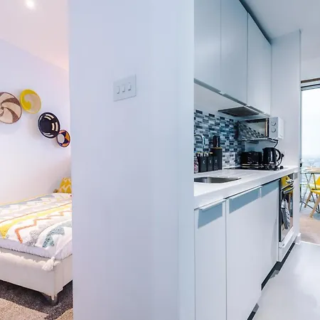 Apartment Luxury Right In The Centre! Incredible Panoramic Views! Ideal For Professionals Staying In Birmingham! Perfect For Long Stays! *