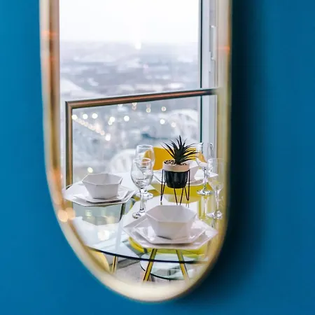 Apartment Luxury Right In The Centre! Incredible Panoramic Views! Ideal For Professionals Staying In Birmingham! Perfect For Long Stays! Birmingham