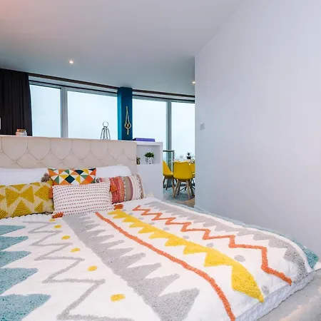 Luxury Right In The Centre! Incredible Panoramic Views! Ideal For Professionals Staying In Birmingham! Perfect For Long Stays! Apartment