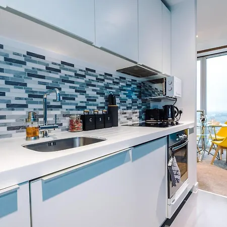 Luxury Right In The Centre! Incredible Panoramic Views! Ideal For Professionals Staying In Birmingham! Perfect For Long Stays! Apartment *