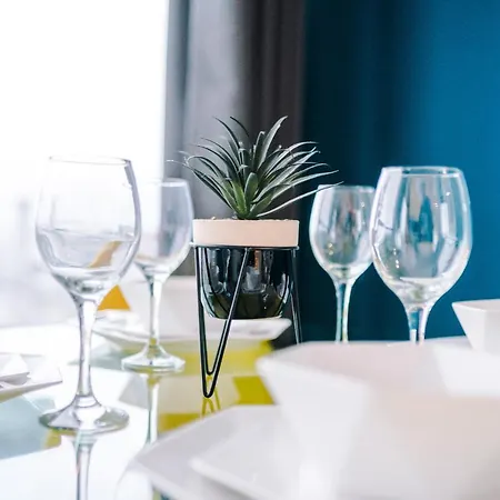 Apartment Luxury Right In The Centre! Incredible Panoramic Views! Ideal For Professionals Staying In Birmingham! Perfect For Long Stays!